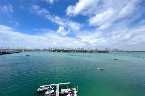 Condo in Miami Beach, Florida, 2 bedrooms  № 2076768 - photo 13
