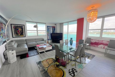 Condo in Miami Beach, Florida, 2 bedrooms  № 2076768 - photo 2