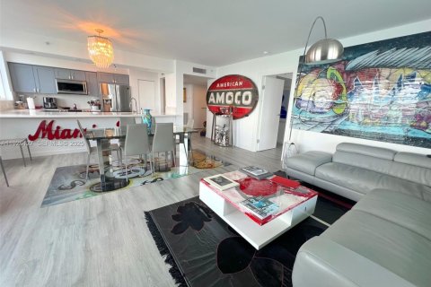 Condo in Miami Beach, Florida, 2 bedrooms  № 2076768 - photo 11