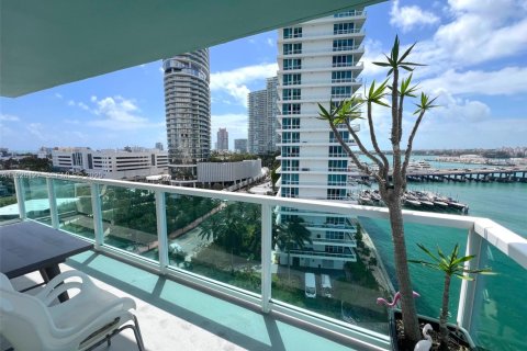 Condo in Miami Beach, Florida, 2 bedrooms  № 2076768 - photo 16