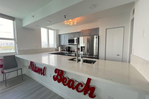 Condo in Miami Beach, Florida, 2 bedrooms  № 2076768 - photo 7