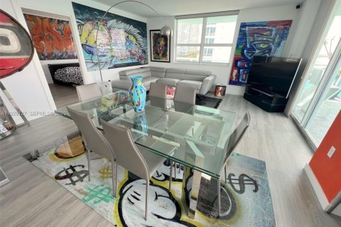 Condo in Miami Beach, Florida, 2 bedrooms  № 2076768 - photo 9