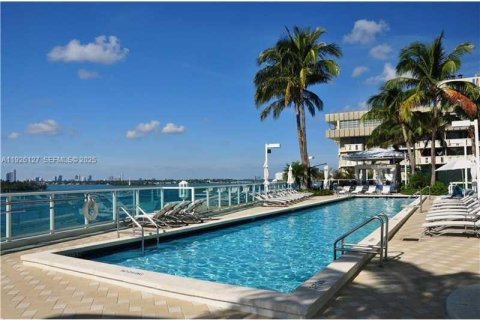 Condo in Miami Beach, Florida, 2 bedrooms  № 2076768 - photo 29