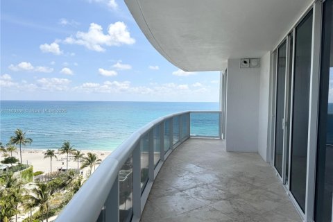 Condominio en venta en Sunny Isles Beach, Florida, 2 dormitorios, 147.81 m2 № 1684093 - foto 4