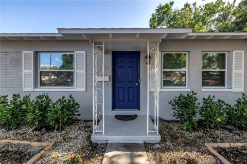 House in Saint Petersburg, Florida 2 bedrooms, 91.42 sq.m. № 1626275 - photo 3