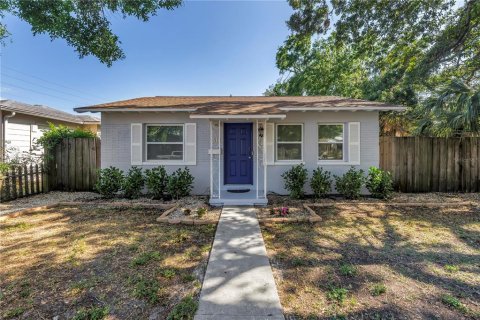 House in Saint Petersburg, Florida 2 bedrooms, 91.42 sq.m. № 1626275 - photo 2