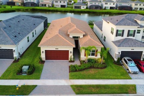 House in Wesley Chapel, Florida 4 bedrooms, 231.51 sq.m. № 1573609 - photo 6