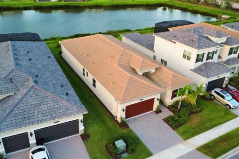 House in Wesley Chapel, Florida 4 bedrooms, 231.51 sq.m. № 1573609 - photo 8