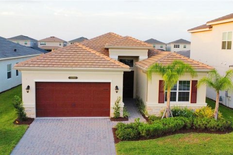 House in Wesley Chapel, Florida 4 bedrooms, 231.51 sq.m. № 1573609 - photo 2