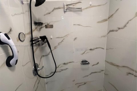 Commercial property in Pembroke Pines, Florida 1 bedroom, 177.35 sq.m. № 1974005 - photo 3