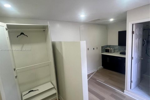 Commercial property in Pembroke Pines, Florida 1 bedroom, 177.35 sq.m. № 1974005 - photo 5