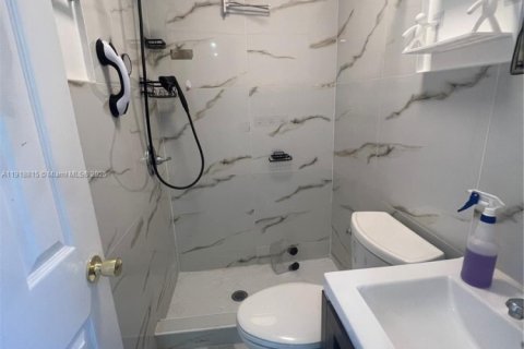 Commercial property in Pembroke Pines, Florida 1 bedroom, 177.35 sq.m. № 1974005 - photo 2