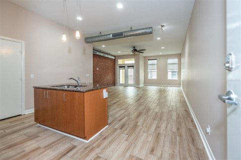 Condominio en alquiler en Saint Petersburg, Florida, 2 dormitorios, 120.59 m2 № 1910322 - foto 5