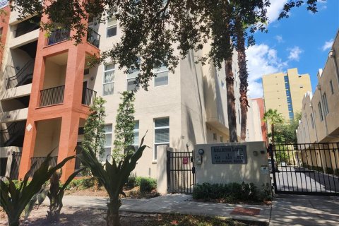 Condominio en alquiler en Saint Petersburg, Florida, 2 dormitorios, 120.59 m2 № 1910322 - foto 1