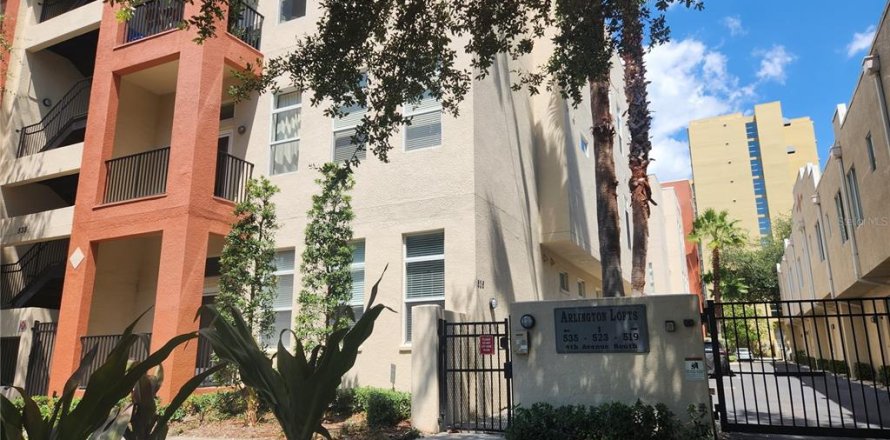 Condominio en Saint Petersburg, Florida, 2 dormitorios  № 1910322