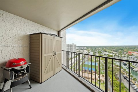 Condominio en venta en Miami, Florida, 3 dormitorios, 215.53 m2 № 1985541 - foto 17