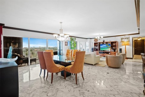Condominio en venta en Miami, Florida, 3 dormitorios, 215.53 m2 № 1985541 - foto 10