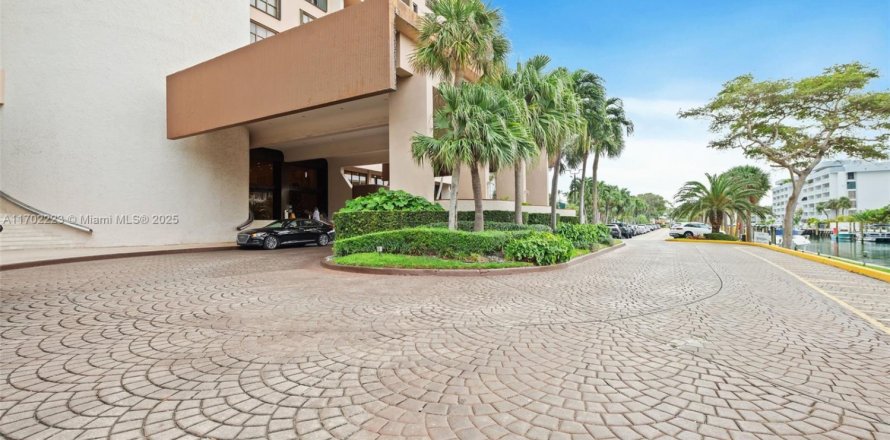 Condominio en Miami, Florida, 3 dormitorios № 1985541