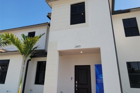 Casa en alquiler en Homestead, Florida, 3 dormitorios № 1217255 - foto 1