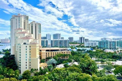 Condominio en alquiler en Aventura, Florida, 2 dormitorios, 105.63 m2 № 1056984 - foto 1