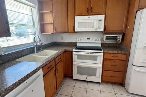 Casa en alquiler en Winter Haven, Florida, 2 dormitorios, 91.79 m2 № 2208225 - foto 3
