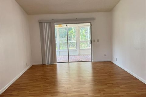 Casa en alquiler en Winter Haven, Florida, 2 dormitorios, 91.79 m2 № 2208225 - foto 2