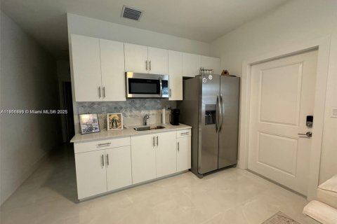 House in Homestead, Florida 5 bedrooms, 276.29 sq.m. № 1968221 - photo 8