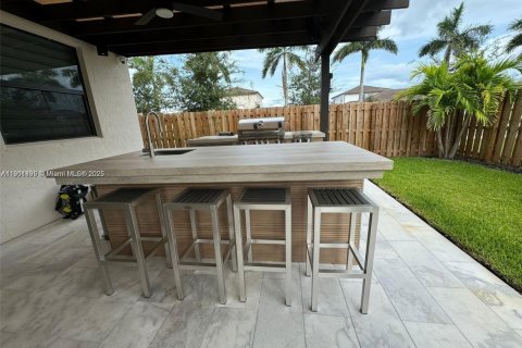 House in Homestead, Florida 5 bedrooms, 276.29 sq.m. № 1968221 - photo 12