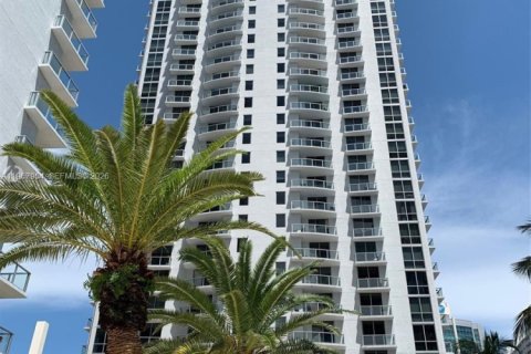 Condo in Miami, Florida, 2 bedrooms № 2031775