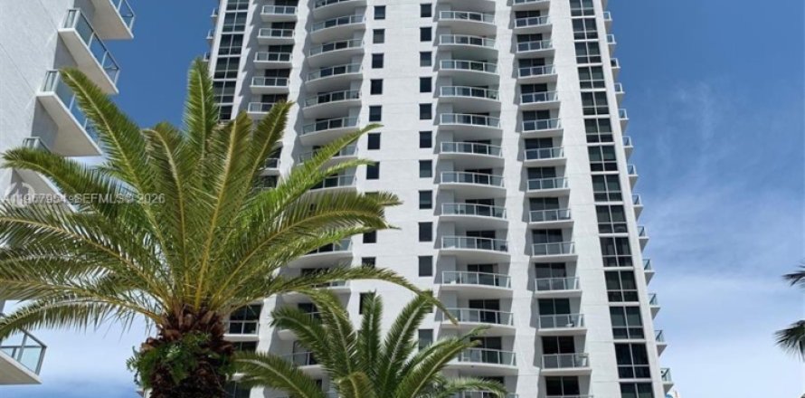 Condominio en Miami, Florida, 2 dormitorios № 2031775