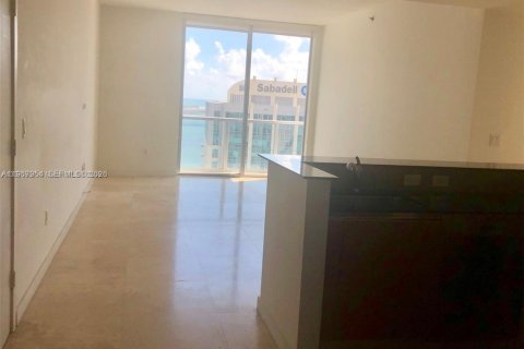 Condominio en alquiler en Miami, Florida, 2 dormitorios, 101.08 m2 № 2031775 - foto 6