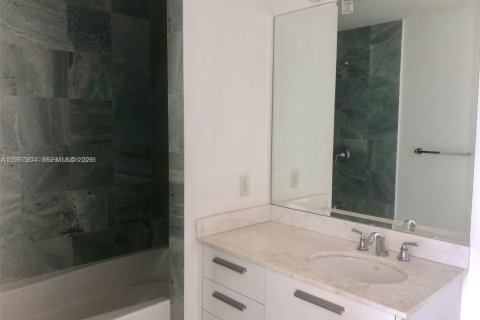Condominio en alquiler en Miami, Florida, 2 dormitorios, 101.08 m2 № 2031775 - foto 9