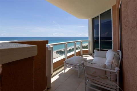 Condominio en venta en Sunny Isles Beach, Florida, 4 dormitorios, 254.18 m2 № 1978113 - foto 13