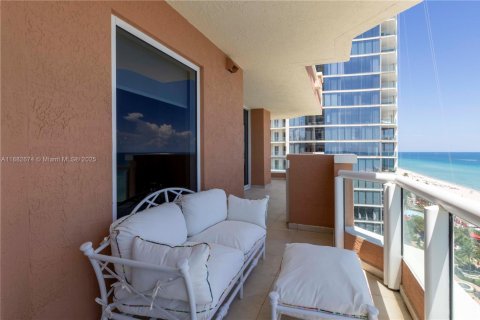 Condominio en venta en Sunny Isles Beach, Florida, 4 dormitorios, 254.18 m2 № 1978113 - foto 16