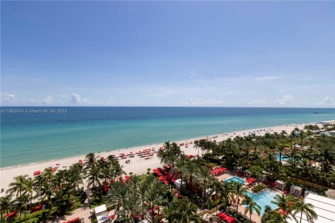 Condominio en venta en Sunny Isles Beach, Florida, 4 dormitorios, 254.18 m2 № 1978113 - foto 1