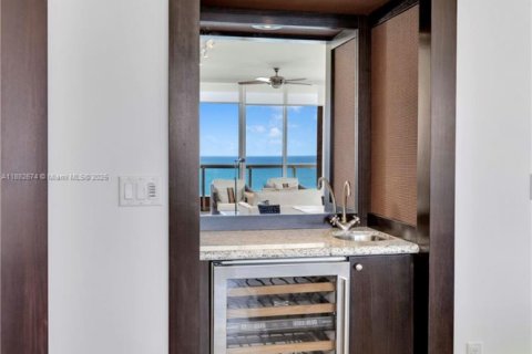Condominio en venta en Sunny Isles Beach, Florida, 4 dormitorios, 254.18 m2 № 1978113 - foto 20