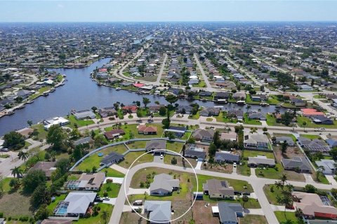 Villa ou maison à vendre à Cape Coral, Floride: 2 chambres, 163.6 m2 № 1755639 - photo 2
