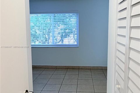 Copropriété à louer à Miami, Floride: 2 chambres, 74.69 m2 № 2058603 - photo 11