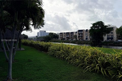 Condo à Miami, Floride, 2 chambres  № 2058603