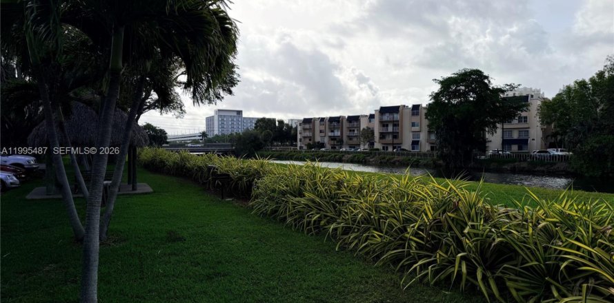 Condo à Miami, Floride, 2 chambres  № 2058603