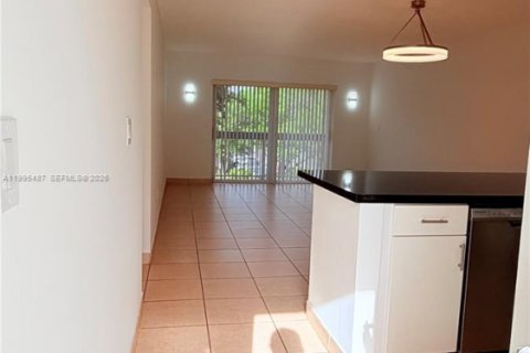 Copropriété à louer à Miami, Floride: 2 chambres, 74.69 m2 № 2058603 - photo 4