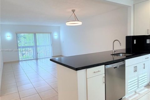 Copropriété à louer à Miami, Floride: 2 chambres, 74.69 m2 № 2058603 - photo 5