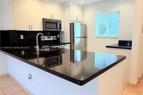 Copropriété à louer à Miami, Floride: 2 chambres, 74.69 m2 № 2058603 - photo 6