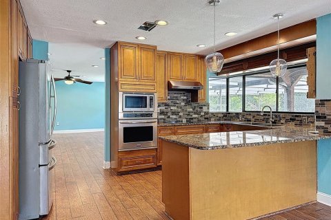 House in New Port Richey, Florida 3 bedrooms, 186.83 sq.m. № 1670227 - photo 28