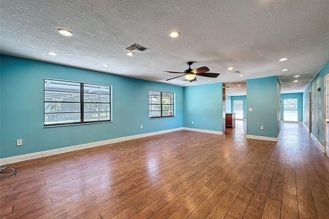 House in New Port Richey, Florida 3 bedrooms, 186.83 sq.m. № 1670227 - photo 18