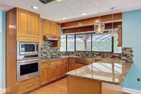 House in New Port Richey, Florida 3 bedrooms, 186.83 sq.m. № 1670227 - photo 29
