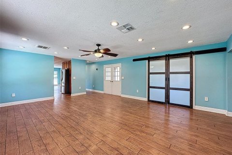 House in New Port Richey, Florida 3 bedrooms, 186.83 sq.m. № 1670227 - photo 19