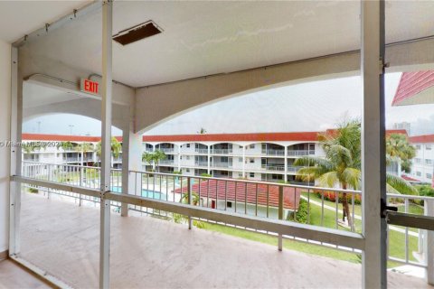 Condominio en venta en Hallandale Beach, Florida, 2 dormitorios, 92.9 m2 № 1864876 - foto 12