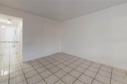 Condominio en venta en Hallandale Beach, Florida, 2 dormitorios, 92.9 m2 № 1864876 - foto 20