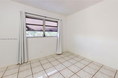 Condominio en venta en Hallandale Beach, Florida, 2 dormitorios, 92.9 m2 № 1864876 - foto 22